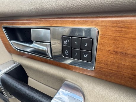 Land Rover Discovery 3.0 TD V6 HSE Auto 4WD Euro 4 5dr 28