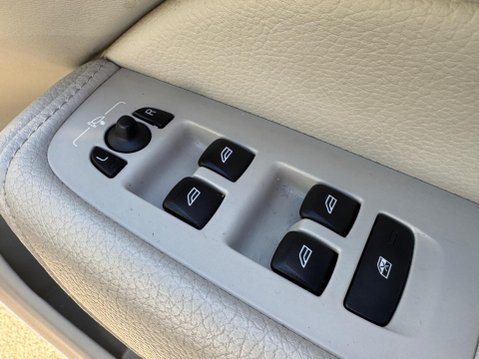 Volvo XC60 2.0 D4 Momentum Auto AWD Euro 6 (s/s) 5dr 36