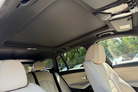 BMW 3 Series 330E M SPORT -PAN ROOF -M PRO PACK -OYSTER LEATHER -ONE OWNER -FBMWSH 55