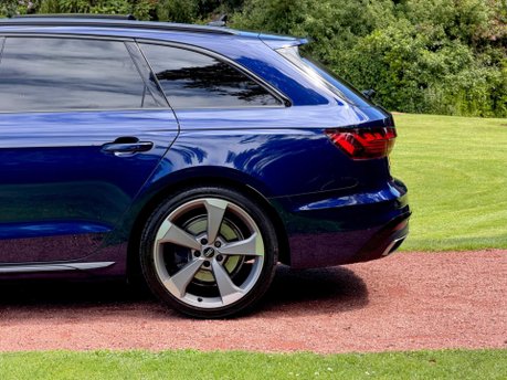 Audi A4 AVANT TFSI S LINE BLACK EDITION MHEV 22