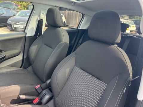 Peugeot 208 1.2 PureTech Allure Premium Euro 6 5dr 31