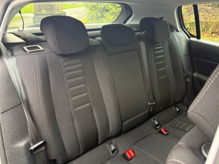 Peugeot 308 E-THP ALLURE 28