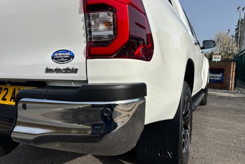 Toyota Hilux Invincible 4WD D-4D Double Cab Pickup 23