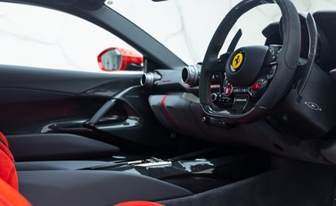 Ferrari 812 Competizione 13