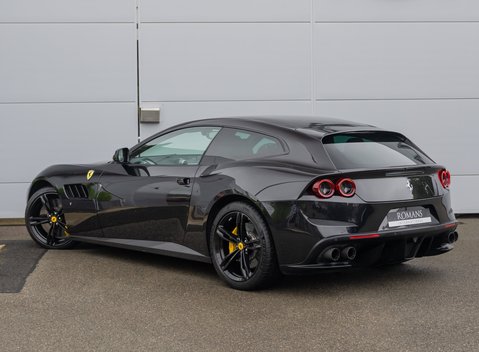 Ferrari GTC4 Lusso V12 4