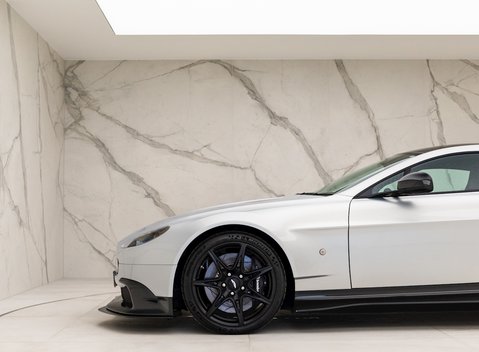 Aston Martin Vantage GT8 29