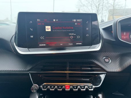 Peugeot 208 PURETECH ALLURE S/S 11