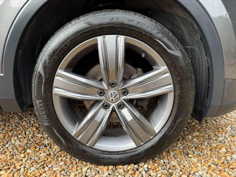 Volkswagen Tiguan 2.0 TDI BlueMotion Tech SEL DSG 4Motion Euro 6 (s/s) 5dr 15