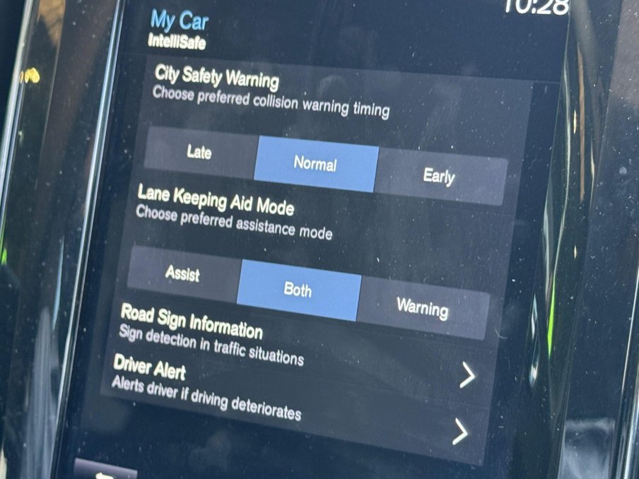 2018 Volvo XC60 — image 18