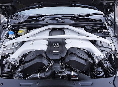 Aston Martin Vanquish 22