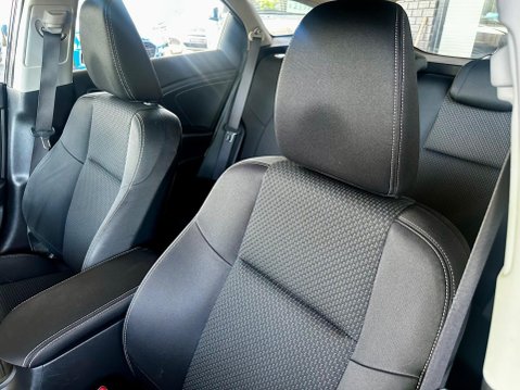 Honda Civic 1.8 i-VTEC SE Plus Tourer Auto Euro 6 5dr (Navi) 40
