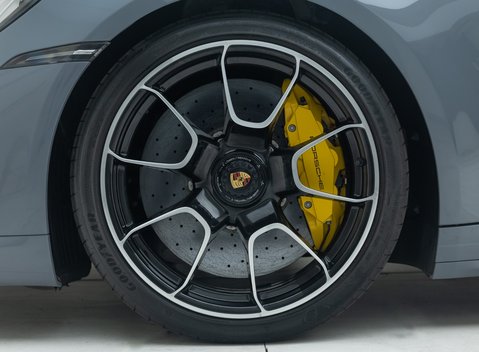 Porsche 911 Turbo S CABRIOLET (992) 34