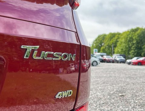 Hyundai TUCSON 2.0 Tucson SE Nav CRDi Auto 4WD 5dr 14