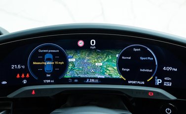 Porsche Taycan GTS Sport Turismo 21