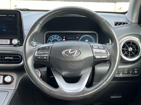 Hyundai KONA PREMIUM 42