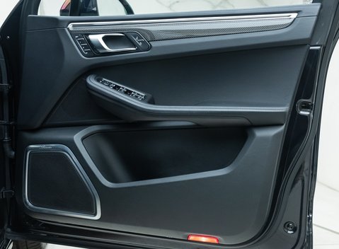 Porsche Macan TURBO 25