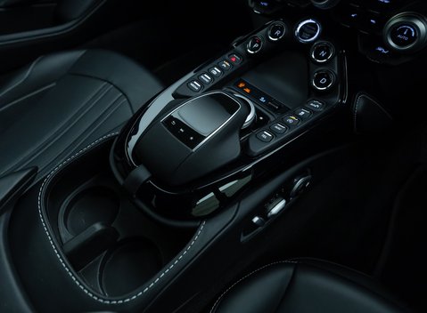 Aston Martin V8 Vantage 21