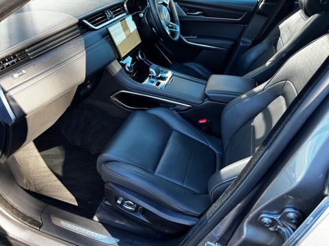 Jaguar F-Pace R-DYNAMIC HSE BLACK 48