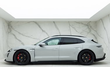 Porsche Taycan GTS Sport Turismo 2