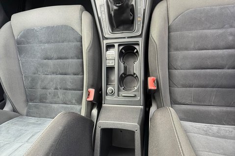 Volkswagen Golf GT EDITION TSI ACT BMT -£35 ROAD TAX -PANORAMIC SUNROOF -10 SERVICES 45