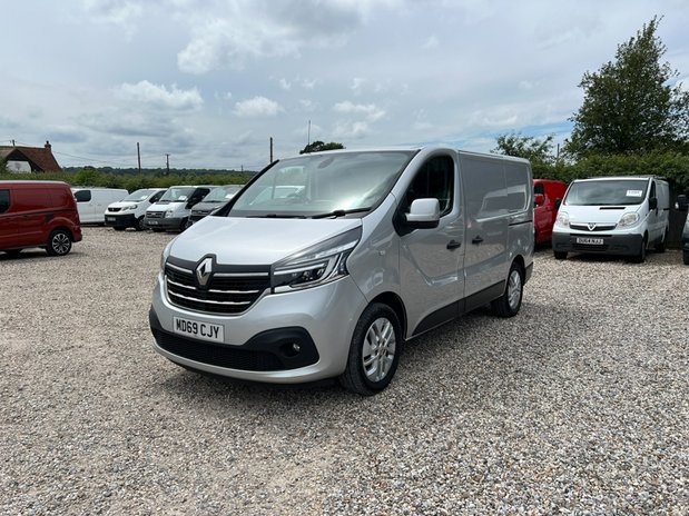 Renault Trafic SWB L1H1 Low Roof Sportive Air Con Nav EURO 6 NO VAT 2