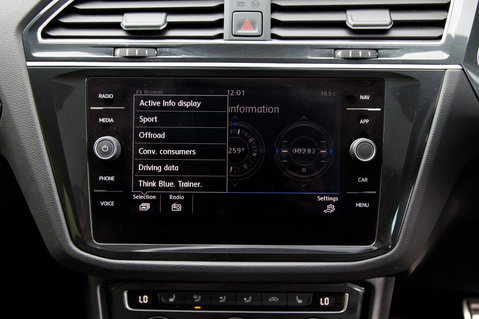 Volkswagen Tiguan R-LINE TECH TDI 4MOTION DSG 23
