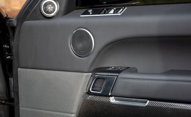 Land Rover Range Rover Sport 5.0 SVR Urban 22
