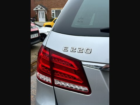 Mercedes-Benz E Class 2.1 E220 CDI AMG Sport G-Tronic+ Euro 5 (s/s) 5dr 8