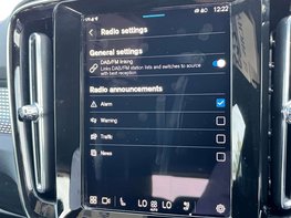 Volvo XC40 2.0 XC40 + B4 MHEV Auto 5dr 31
