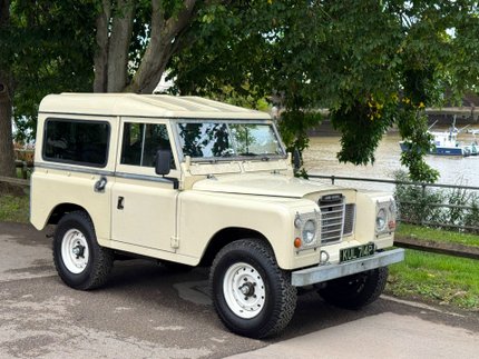 Land Rover 88 Series III SUV