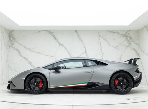 Lamborghini Huracan LP 640-4 PERFORMANTE 2