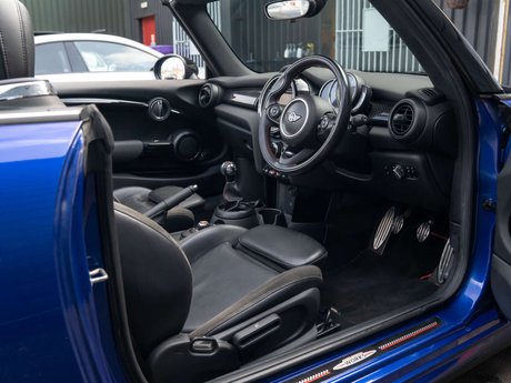 Mini Convertible 2.0 Cooper S 2dr 7