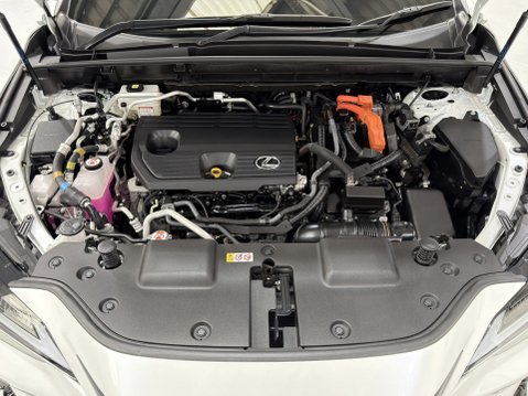 Lexus NX 450H PLUS TAKUMI Pan Roof + Mark Levinson Sound 18