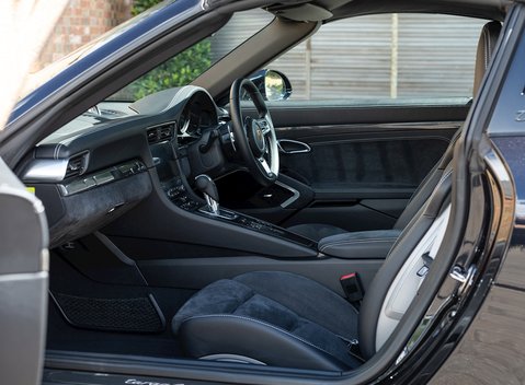 Porsche 911 (991.2) Targa 4 GTS 16