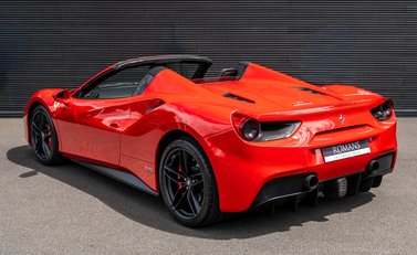 Ferrari 488 SPIDER 4