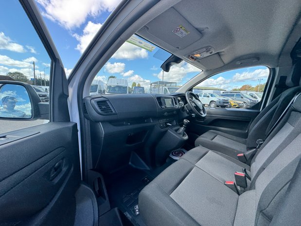 Vauxhall Vivaro LWB L2H1 Low Roof F2900 Air Con EURO 6 12