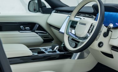 Land Rover Range Rover D350 AUTOBIOGRAPHY LWB 12