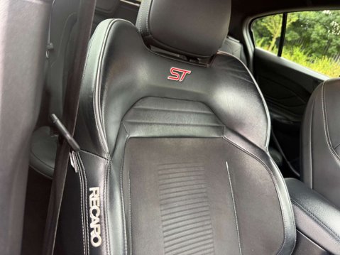 Ford Focus 2.0 Focus ST EcoBlue 5dr 29