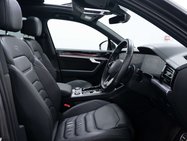 Volkswagen Touareg 3.0 Touareg V6 Black Edition TDI Auto 4WD 5dr 19