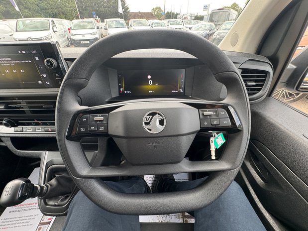 Vauxhall Vivaro LWB L2H1 [SOLD CM] Low Roof Prime 3100 Cruise Sensors EURO 6 16