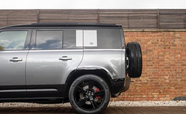 Land Rover Defender 110 X P400 37