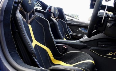 Lamborghini Aventador SV Roadster 12