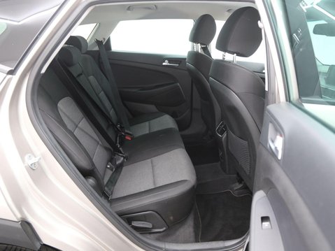 Hyundai TUCSON 1.6 GDi SE Nav Euro 6 (s/s) 5dr 23
