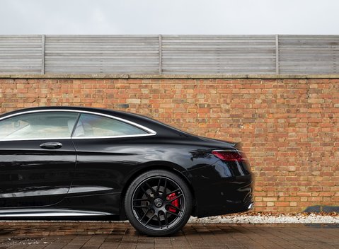 Mercedes-Benz S63 AMG Coupe 25