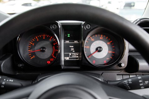 Suzuki Jimny SZ4 14