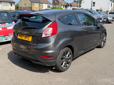 Ford Fiesta ST-LINE 9