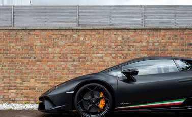 Lamborghini Huracan LP640-4 Performante 23
