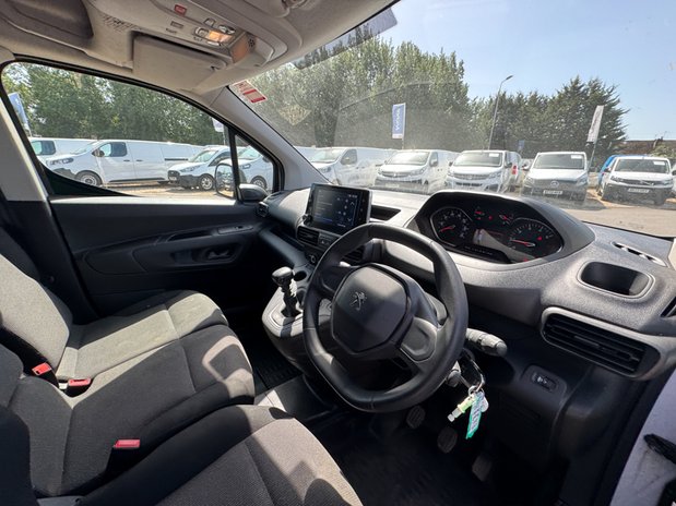 Peugeot Partner SWB L1H1 Low Roof Professional Air Con EURO 6 14