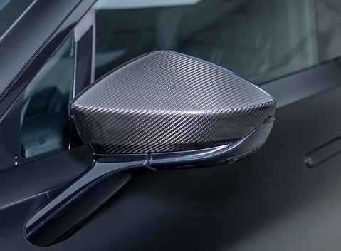 Aston Martin DBX 707 32