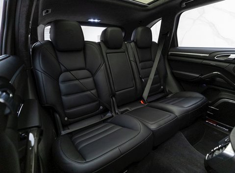 Porsche Cayenne Turbo S 13
